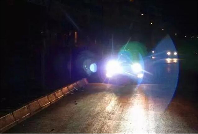 潍坊租车夜间跑高速注意事项 注意行车速度