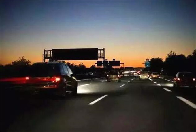 潍坊租车夜间跑高速注意事项