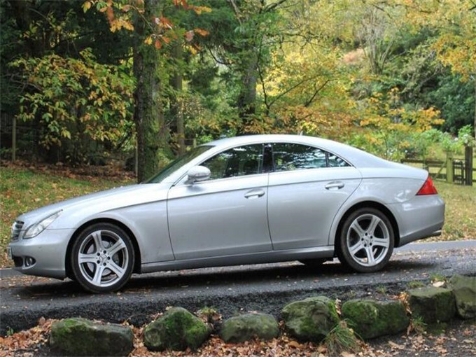 潍坊租车资讯-老司机开车容易进的误区